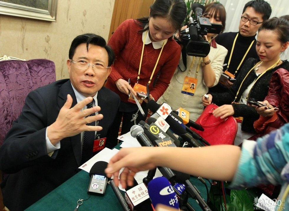 十八大代表梁稳根：共产党员的老婆更漂亮894 / 作者:ssql / 帖子ID:58036