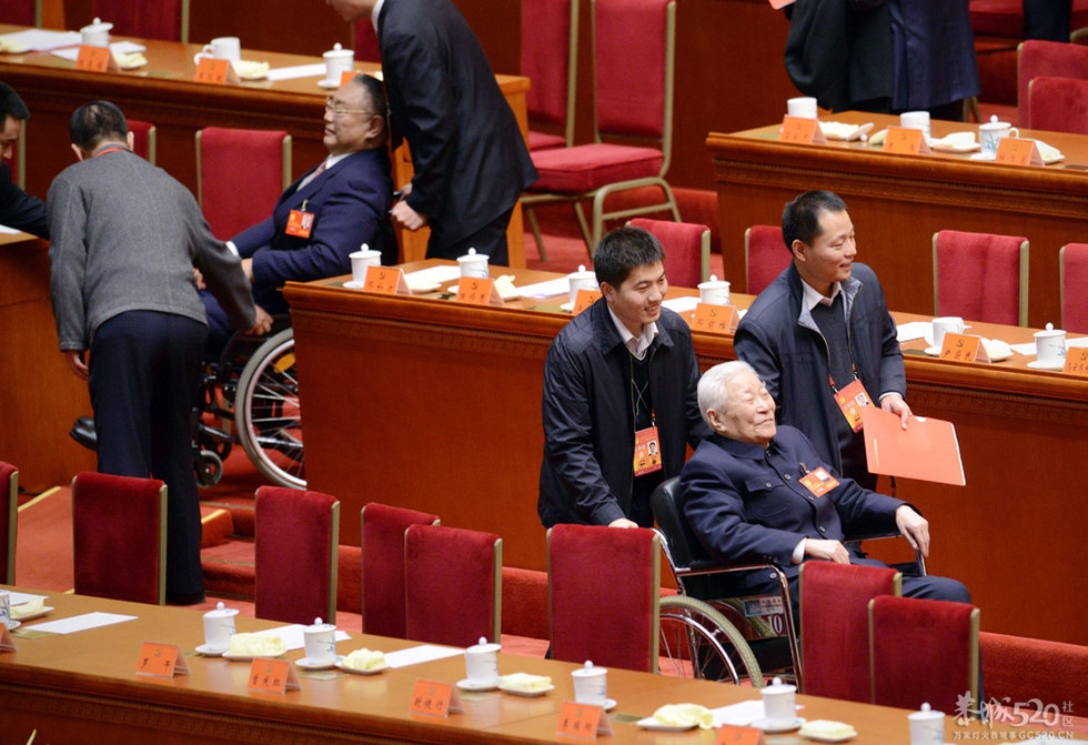 中共十八大闭幕后【组图】482 / 作者:社区小编 / 帖子ID:58061