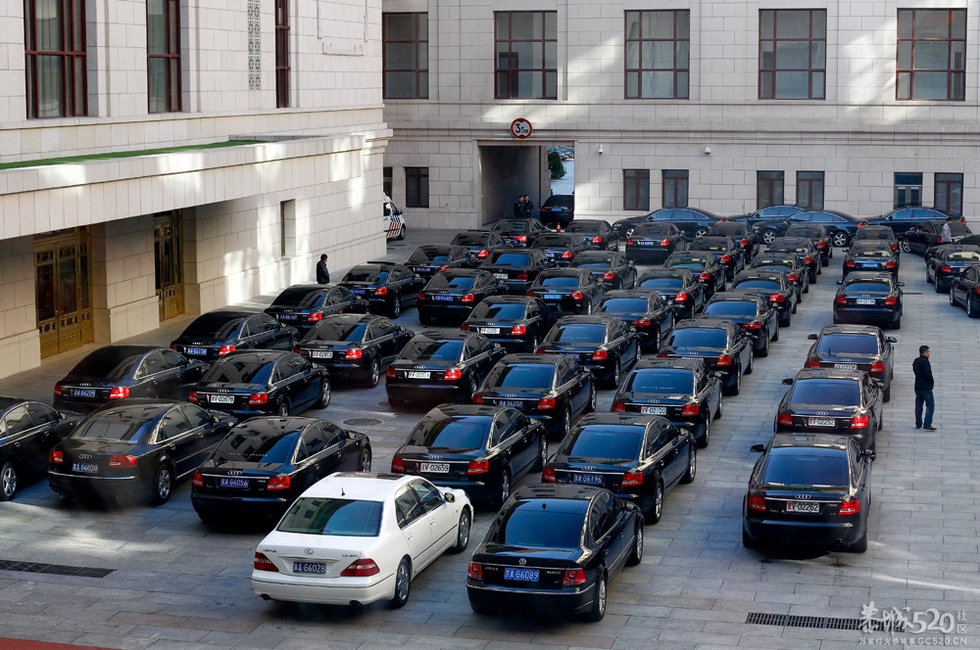 中共十八大闭幕后【组图】878 / 作者:社区小编 / 帖子ID:58061