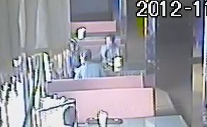 今天本店来了两位玩魔术的，请看杯子变没了！！！！684 / 作者:钱是今生 / 帖子ID:58274