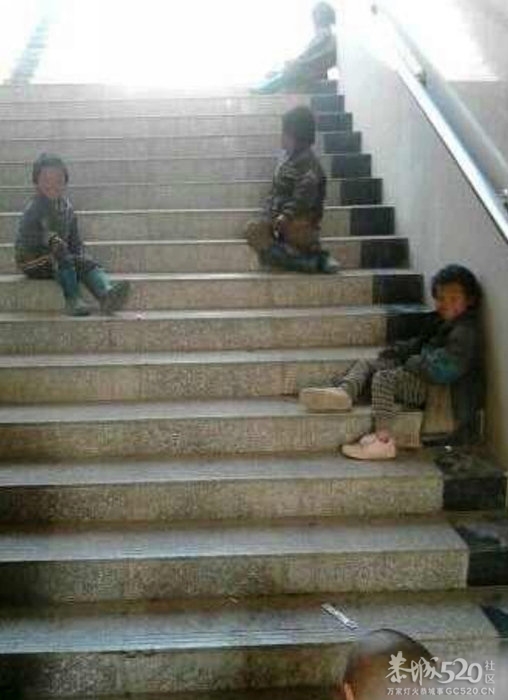 贵州5男童闷死事件：贫寒家境照片曝光773 / 作者:ssql / 帖子ID:58269