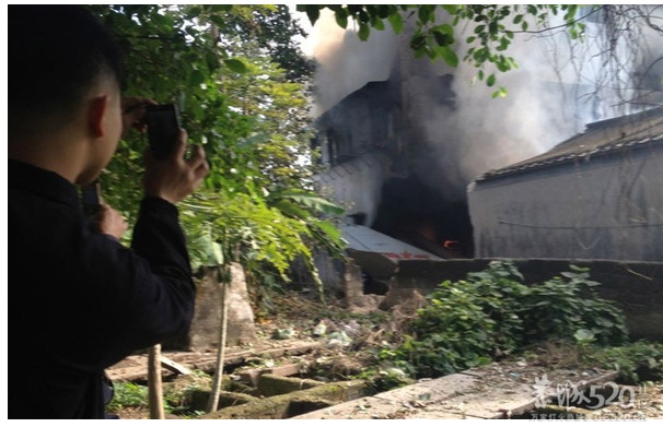 广东汕头：一架空军飞机坠毁市区881 / 作者:平安大叔 / 帖子ID:58792