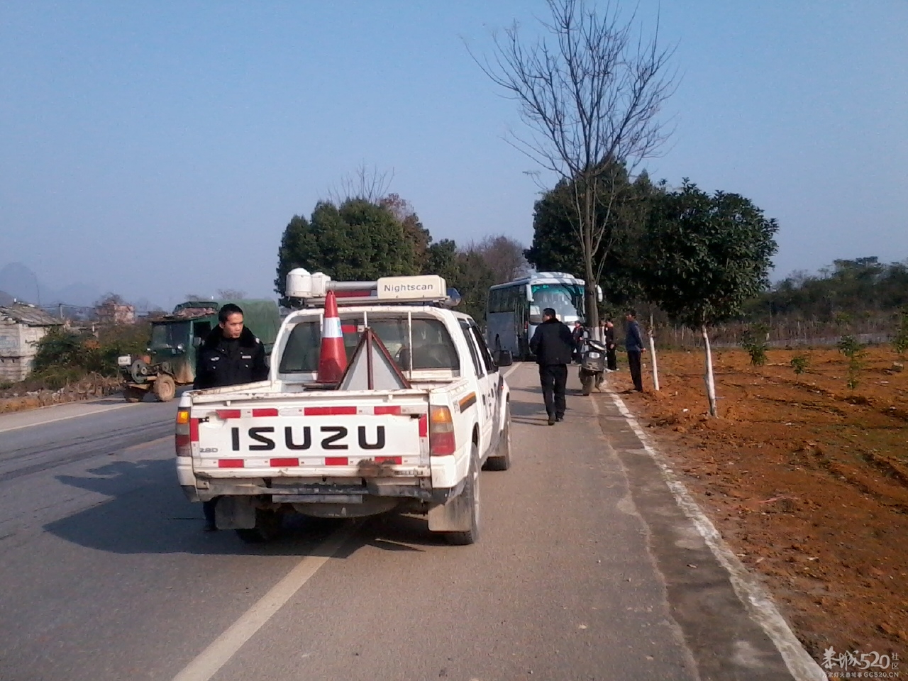 交警车挑衅新交通法规450 / 作者:山高人为峰 / 帖子ID:60120