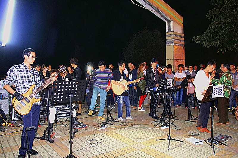 520心系雅安 音乐烛光祈福会  圆满成功！(视频.图片集中营）246 / 作者:瑶乡看兰 / 帖子ID:67345