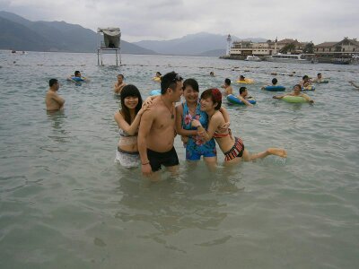 格式比基尼美女。大凶袭击猥琐男。。884 / 作者:熟悉的陌生人 / 帖子ID:67374