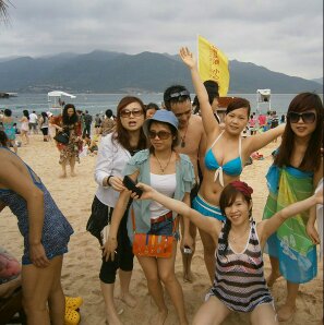 格式比基尼美女。大凶袭击猥琐男。。511 / 作者:熟悉的陌生人 / 帖子ID:67374