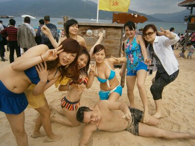 格式比基尼美女。大凶袭击猥琐男。。279 / 作者:熟悉的陌生人 / 帖子ID:67374