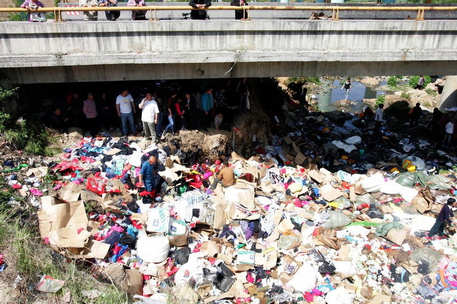 陕西高速货车侧翻 物品遭民众哄抢280 / 作者:笑看$颩囩 / 帖子ID:67433