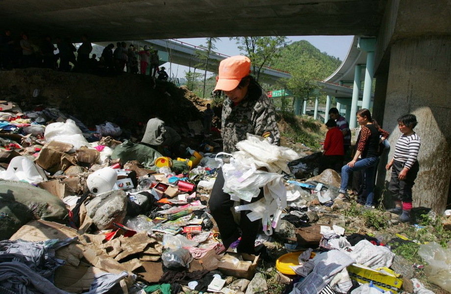 陕西高速货车侧翻 物品遭民众哄抢70 / 作者:笑看$颩囩 / 帖子ID:67433