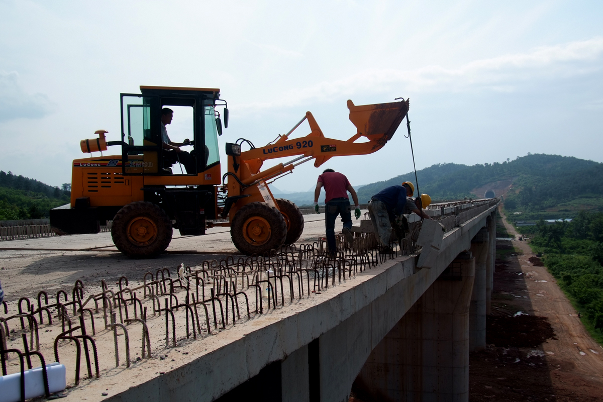 向奋战在贵广高铁恭城段上的劳动者们学习致敬！535 / 作者:一朵云 / 帖子ID:67462