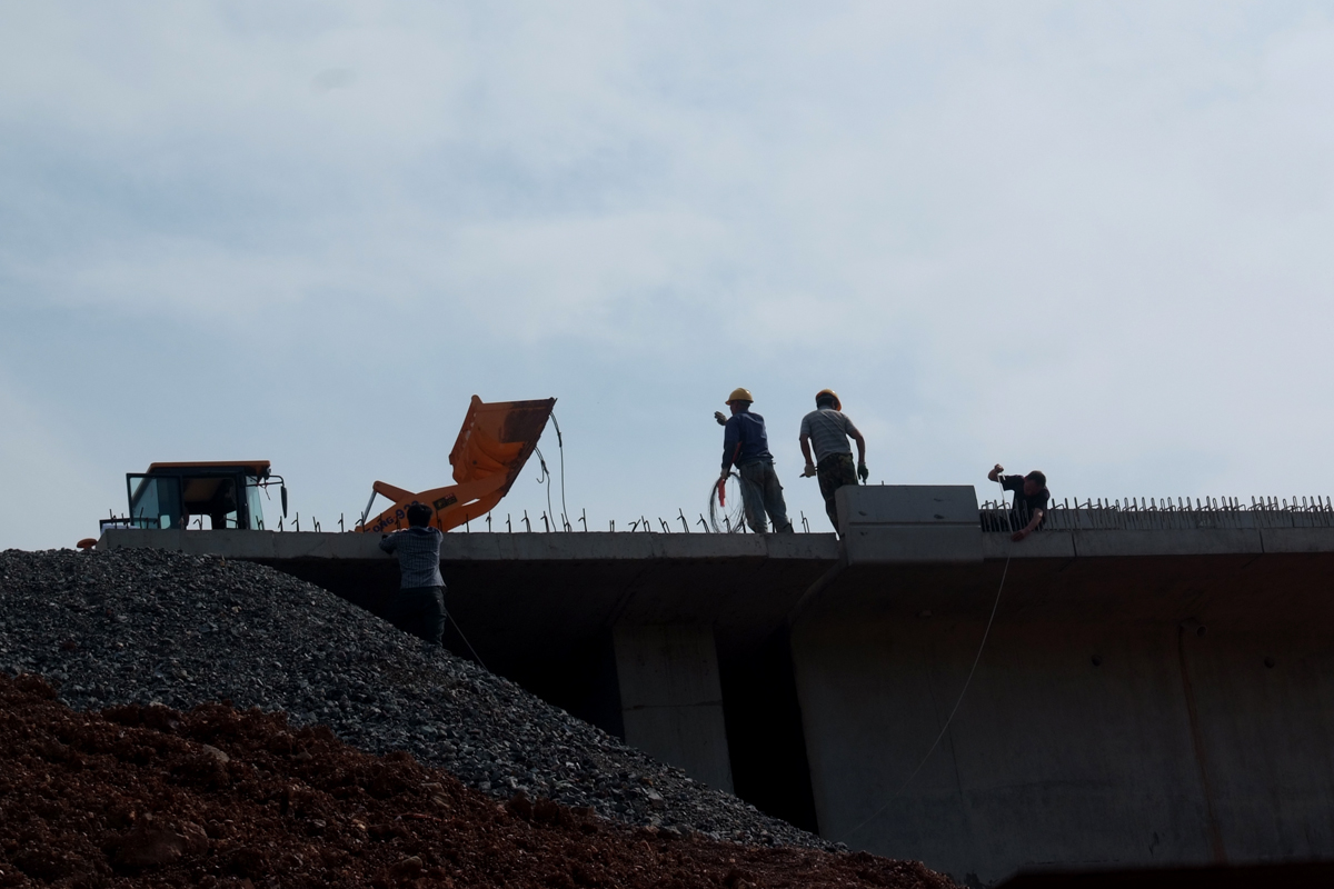 向奋战在贵广高铁恭城段上的劳动者们学习致敬！125 / 作者:一朵云 / 帖子ID:67462