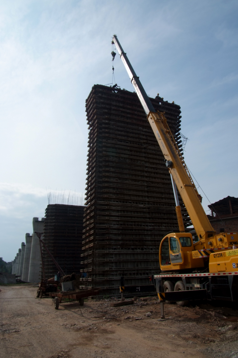 向奋战在贵广高铁恭城段上的劳动者们学习致敬！152 / 作者:一朵云 / 帖子ID:67462