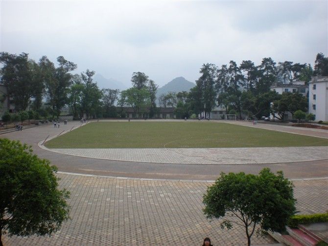 哪位同志来贴些现在莲花中学校园校貌的图片啊？高中时代在那里度过，很多年没去那里了859 / 作者:sky520snow / 帖子ID:7431