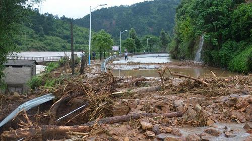 恭城遭暴雨袭击 多个乡镇突发山洪653 / 作者:家在瑶乡 / 帖子ID:68049