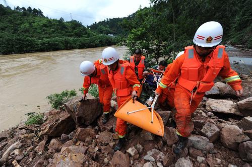 恭城遭暴雨袭击 多个乡镇突发山洪651 / 作者:家在瑶乡 / 帖子ID:68049