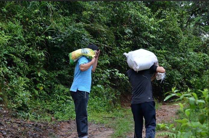 恭城520社区带领众人慰问灾后山区50 / 作者:星想事成 / 帖子ID:68121