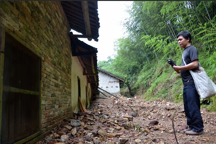 恭城520社区带领众人慰问灾后山区831 / 作者:星想事成 / 帖子ID:68121