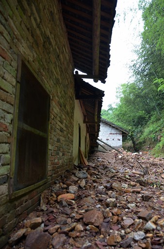 恭城520社区带领众人慰问灾后山区707 / 作者:星想事成 / 帖子ID:68121