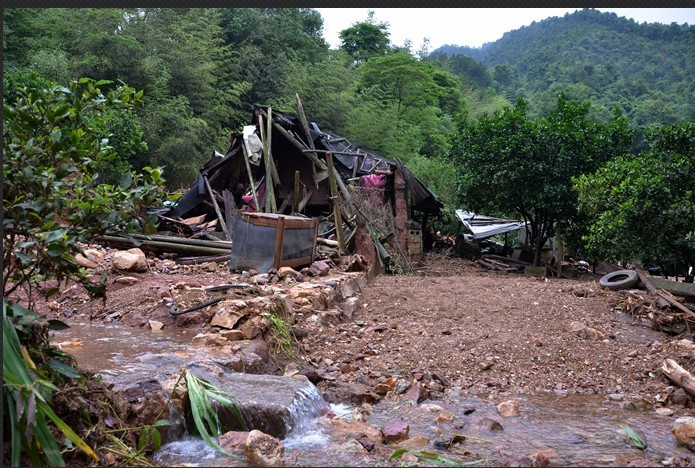 恭城520社区带领众人慰问灾后山区798 / 作者:星想事成 / 帖子ID:68121