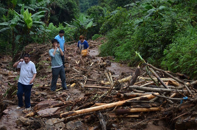 恭城520社区带领众人慰问灾后山区681 / 作者:星想事成 / 帖子ID:68121