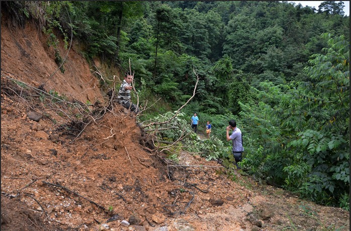 恭城520社区带领众人慰问灾后山区811 / 作者:星想事成 / 帖子ID:68121