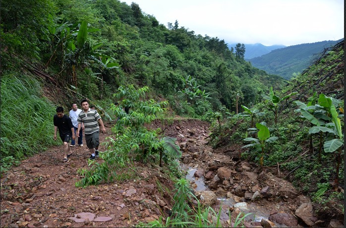 恭城520社区带领众人慰问灾后山区776 / 作者:星想事成 / 帖子ID:68121