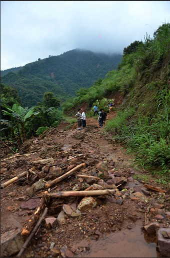恭城520社区带领众人慰问灾后山区272 / 作者:星想事成 / 帖子ID:68121