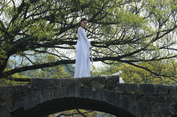 美女驻足黄姚古镇 彰显古镇唯美风情926 / 作者:xdgn920202 / 帖子ID:68255