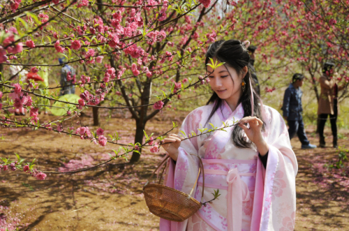 美女驻足黄姚古镇 彰显古镇唯美风情84 / 作者:xdgn920202 / 帖子ID:68255