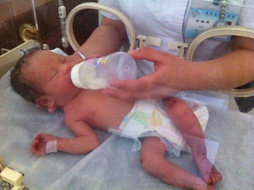 弃婴被卡马桶下水道 众人接力救援上演奇迹437 / 作者:笑看$颩囩 / 帖子ID:68404