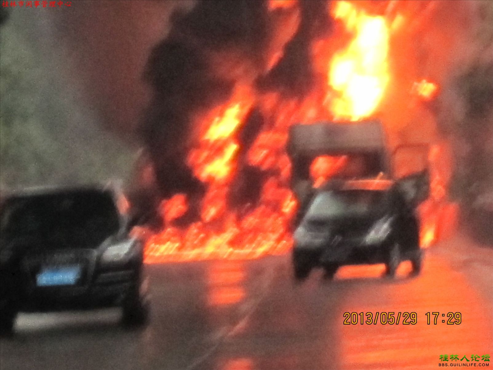 桂柳高速永福段大货车追尾槽罐车引发大火两人死亡(图)89 / 作者:晨锘 / 帖子ID:68409