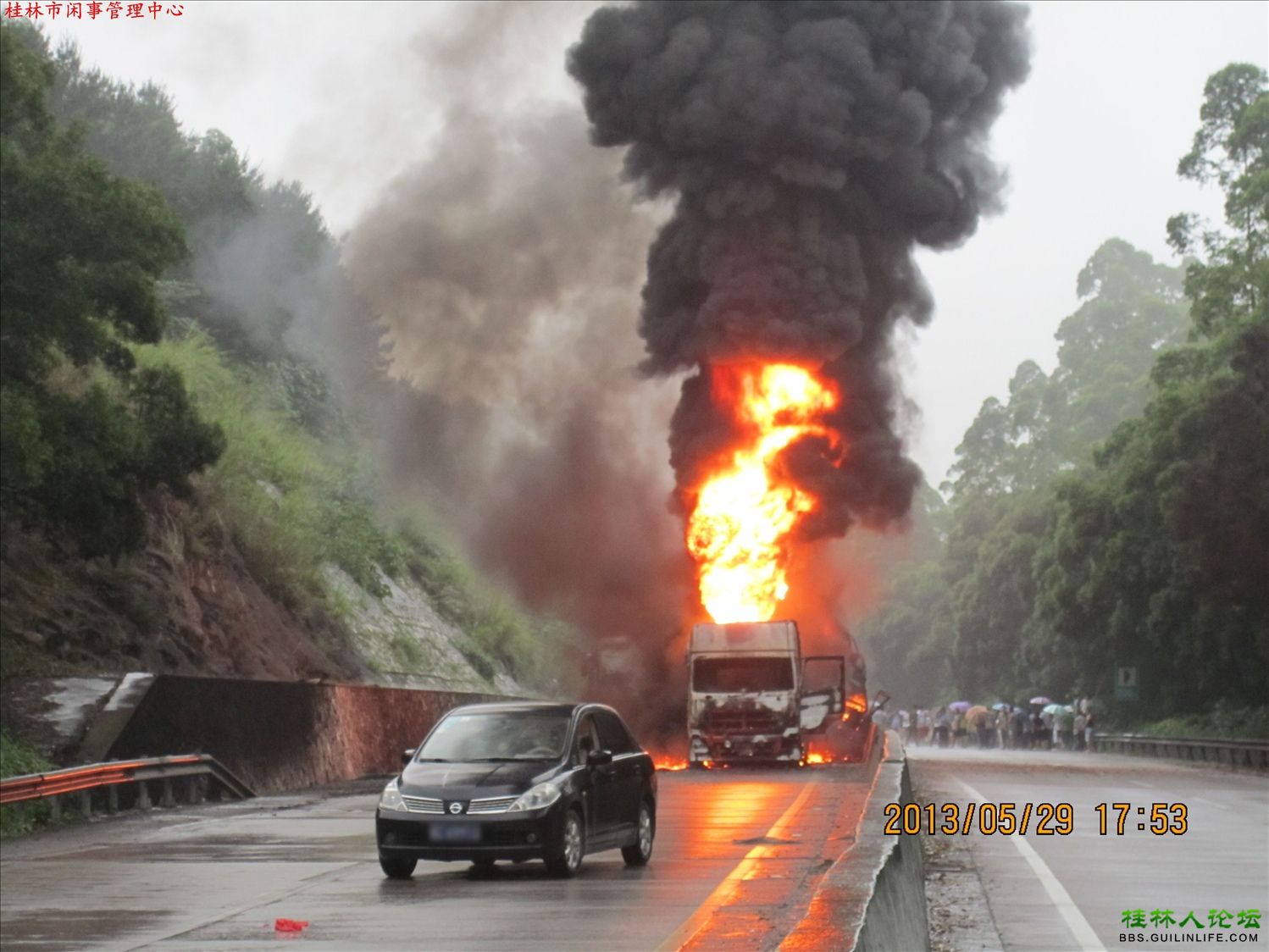桂柳高速永福段大货车追尾槽罐车引发大火两人死亡(图)617 / 作者:晨锘 / 帖子ID:68409