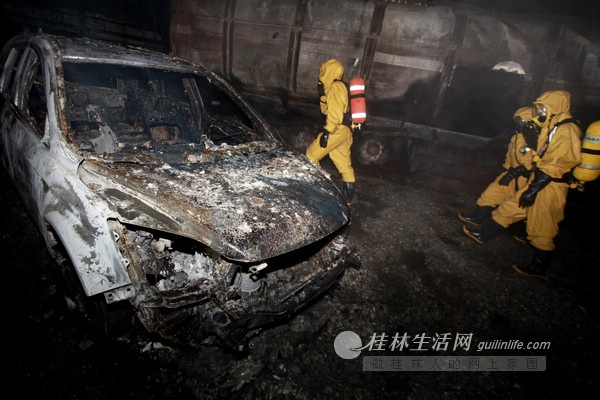 桂柳高速永福段大货车追尾槽罐车引发大火两人死亡(图)932 / 作者:晨锘 / 帖子ID:68409