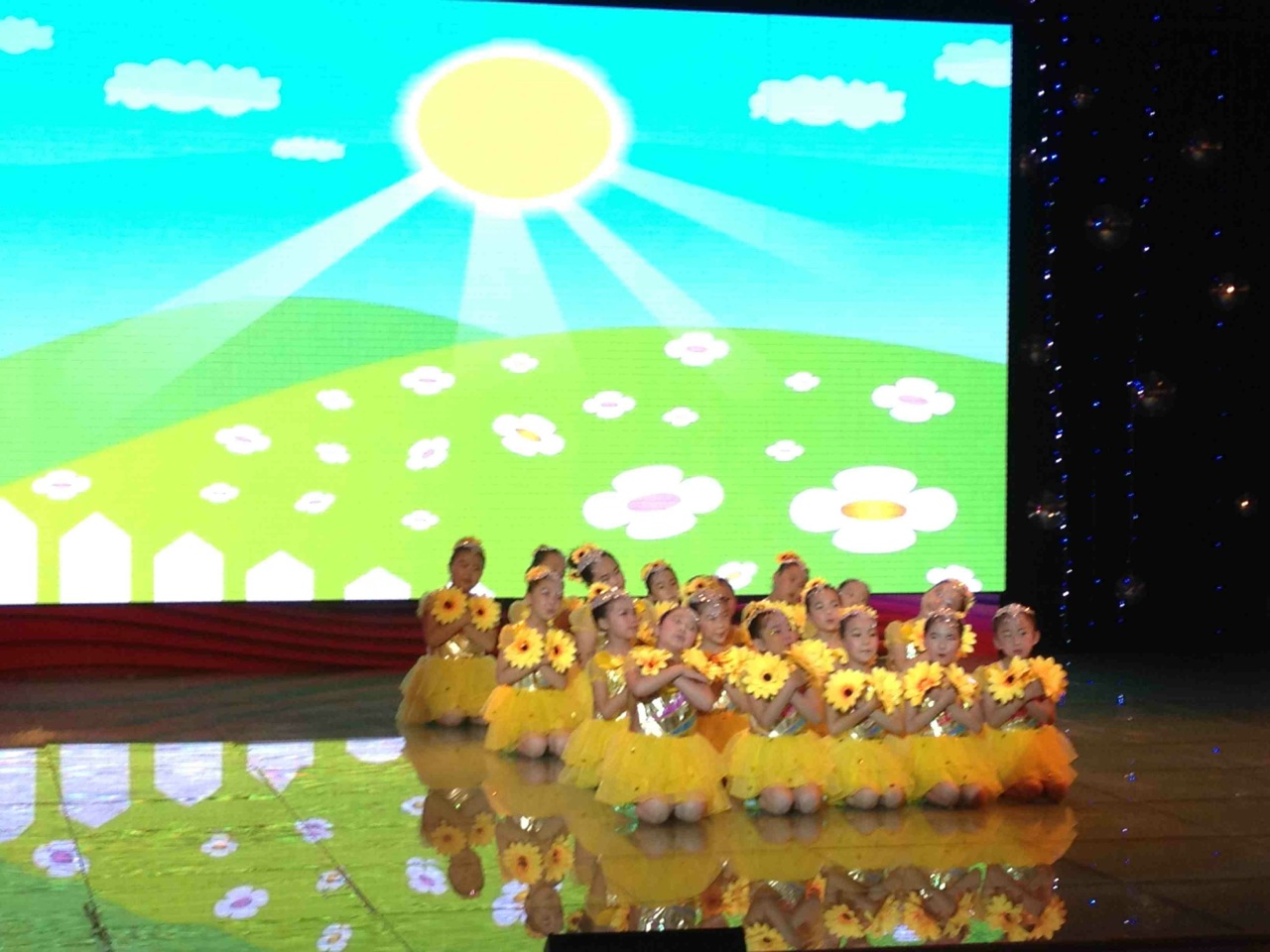 2013庆六一文艺汇演（手机相册）414 / 作者:小雨点 / 帖子ID:68439