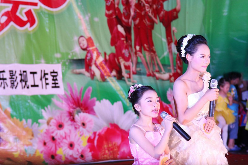 乐乐幼儿园2013“童心飞扬 快乐成长”主题文艺晚会花絮！111 / 作者:回忆原点 / 帖子ID:68685