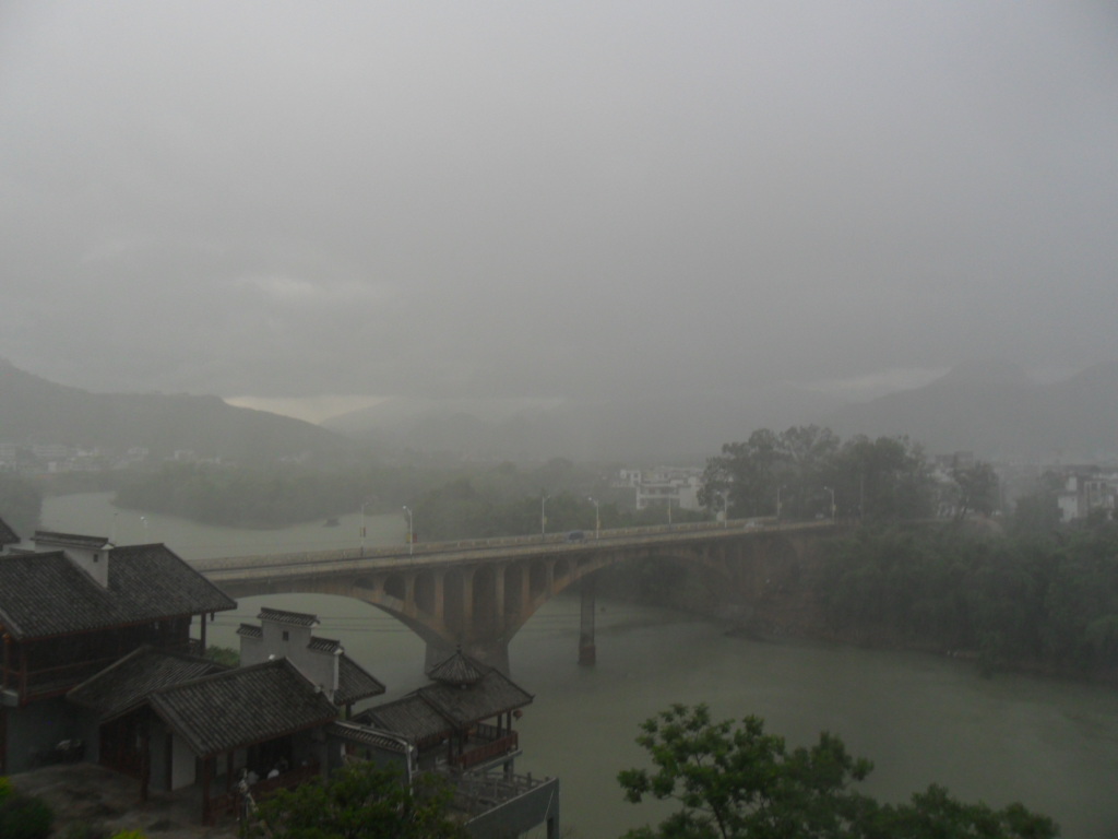 暴雨来临前的恭城355 / 作者:半指温柔沙 / 帖子ID:68736