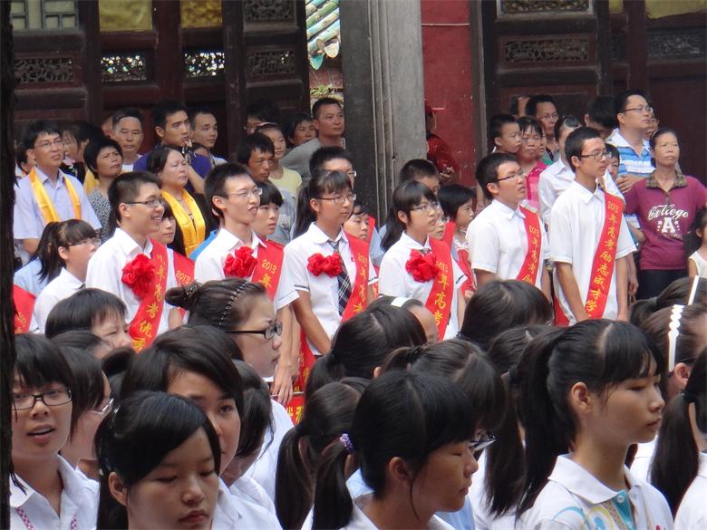 今天恭城中学的学子在孔庙举行祭孔仪式116 / 作者:风姐 / 帖子ID:94116
