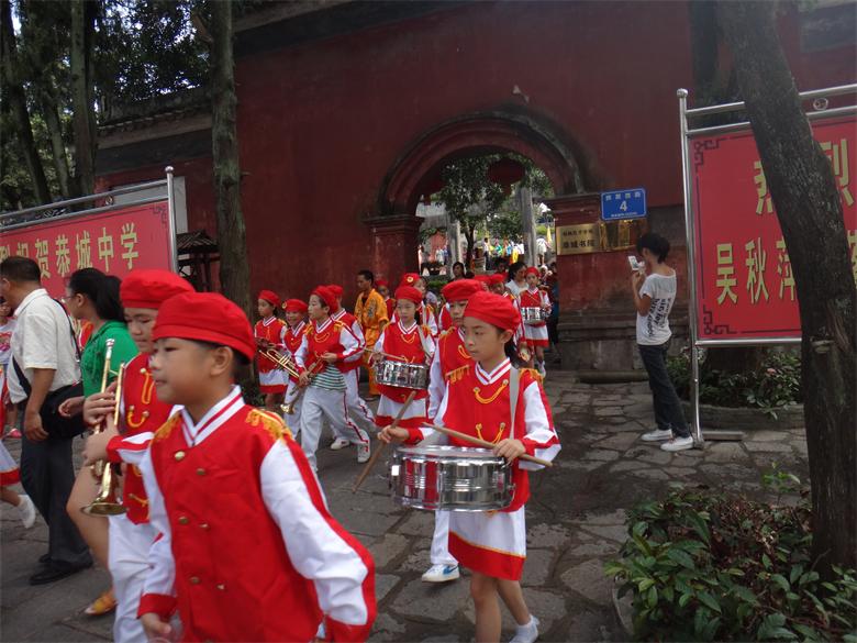 今天恭城中学的学子在孔庙举行祭孔仪式702 / 作者:风姐 / 帖子ID:94116