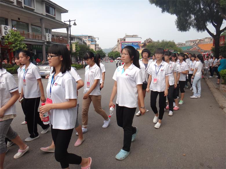 今天恭城中学的学子在孔庙举行祭孔仪式420 / 作者:风姐 / 帖子ID:94116