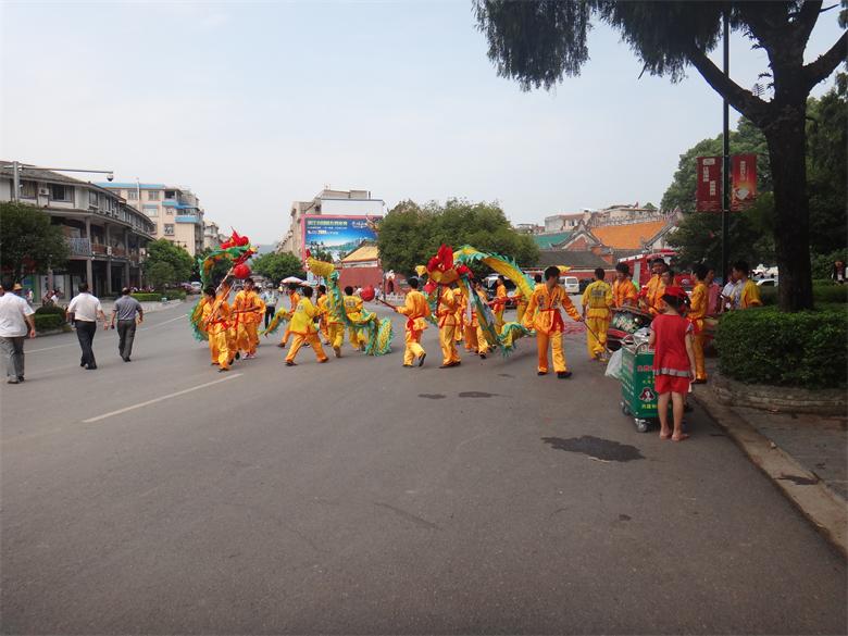 今天恭城中学的学子在孔庙举行祭孔仪式710 / 作者:风姐 / 帖子ID:94116