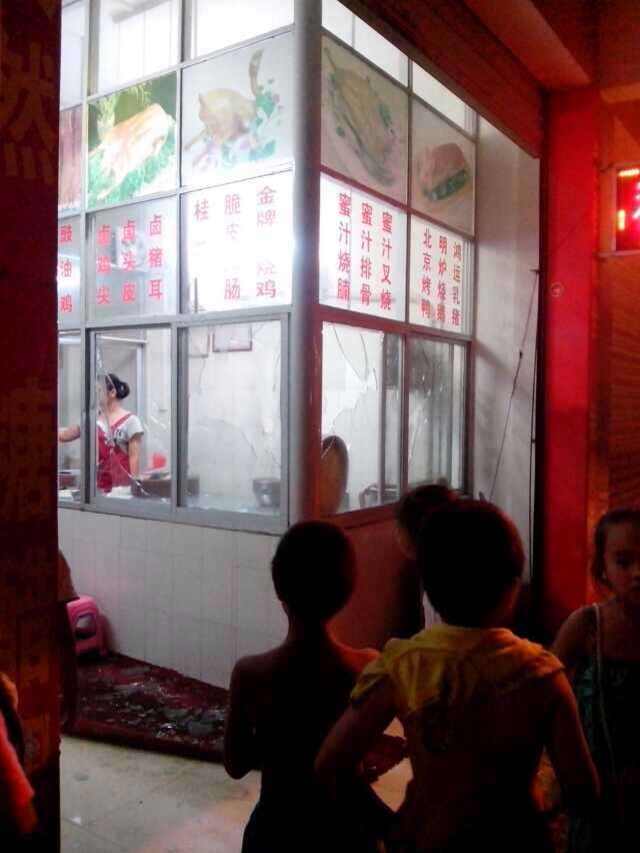 听讲昨晚滨江苑福记摊子被蒙面人砸了？？？？387 / 作者:小雨点 / 帖子ID:94404