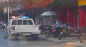 当交警自己乱停放的时候。。。。。。844 / 作者:agc2013 / 帖子ID:95658