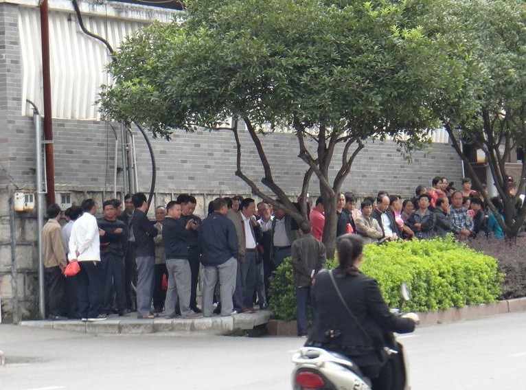 在县政府门口等待什么？乡医生们？300 / 作者:风姐 / 帖子ID:95993