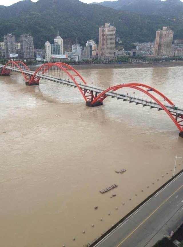 “菲特”惹的祸942 / 作者:小雨点 / 帖子ID:96415