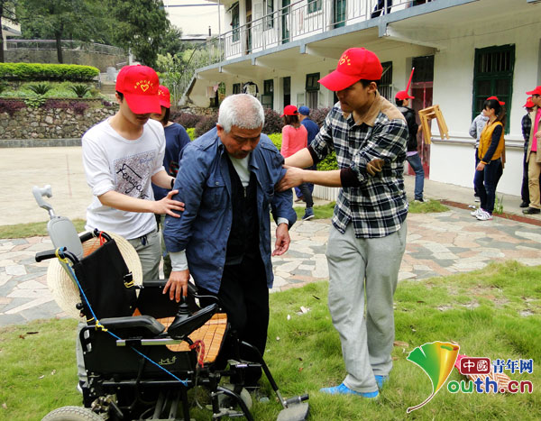 恭城志愿者：情送敬老院　爱暖夕阳红398 / 作者:茶城路人 / 帖子ID:97045