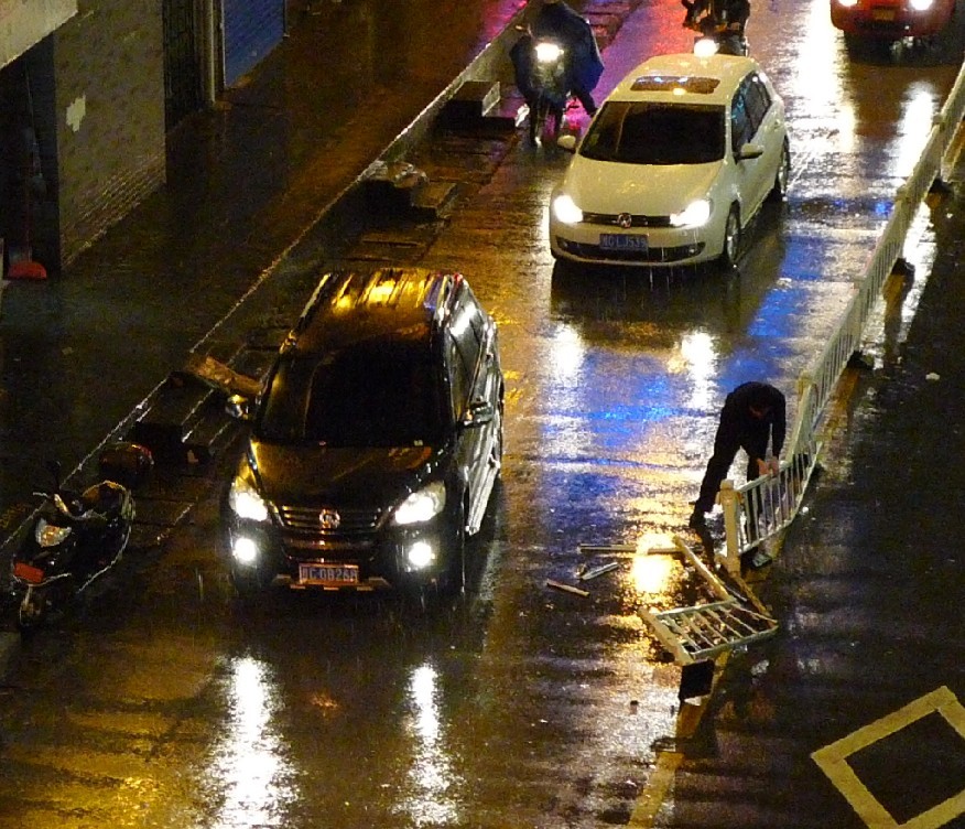 刚看到车祸-----警车910 / 作者:飞天鼠 / 帖子ID:97453