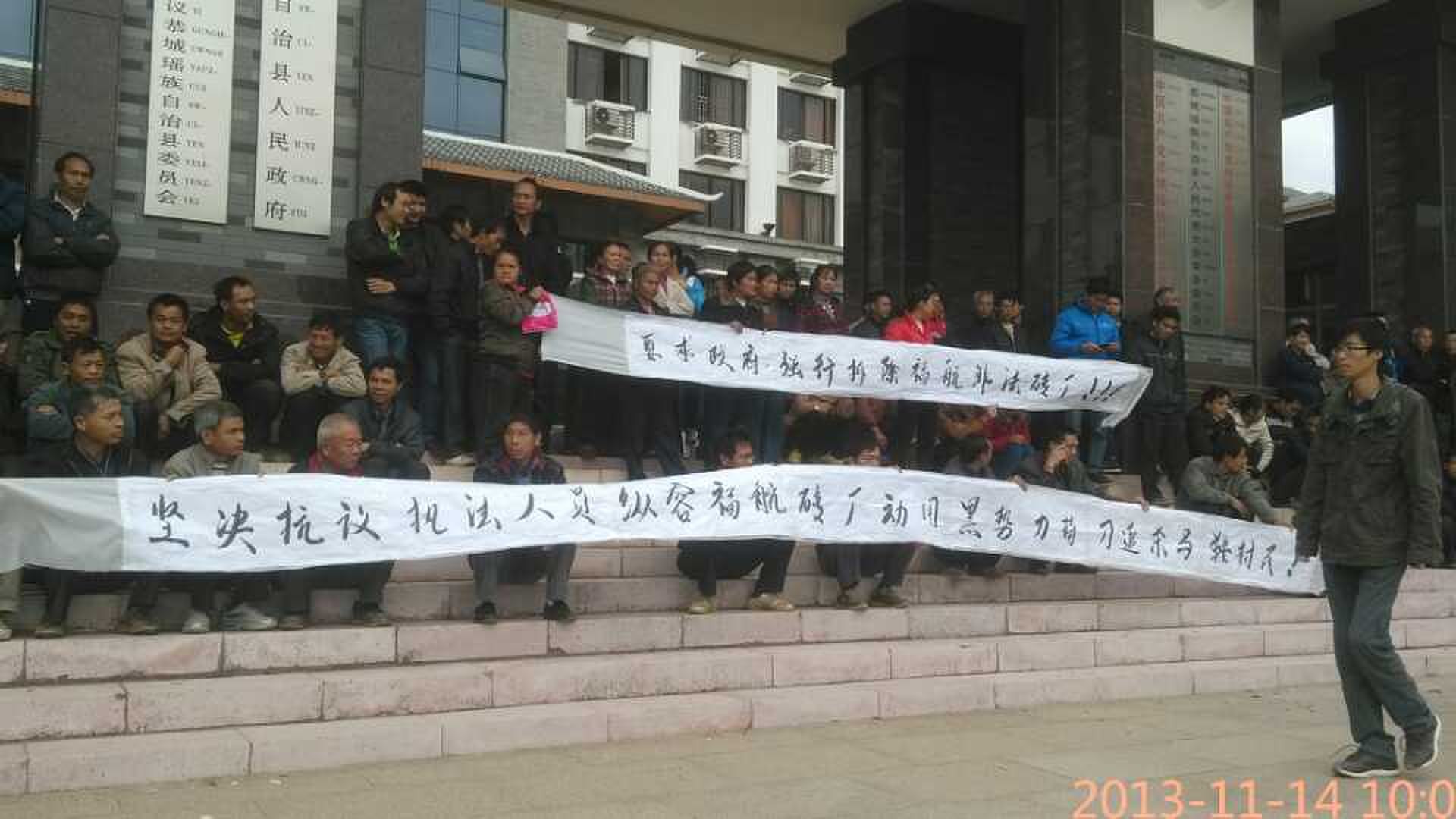 盲目到县政府门前拉横幅静坐的行为是不可取的378 / 作者:风油精 / 帖子ID:97517