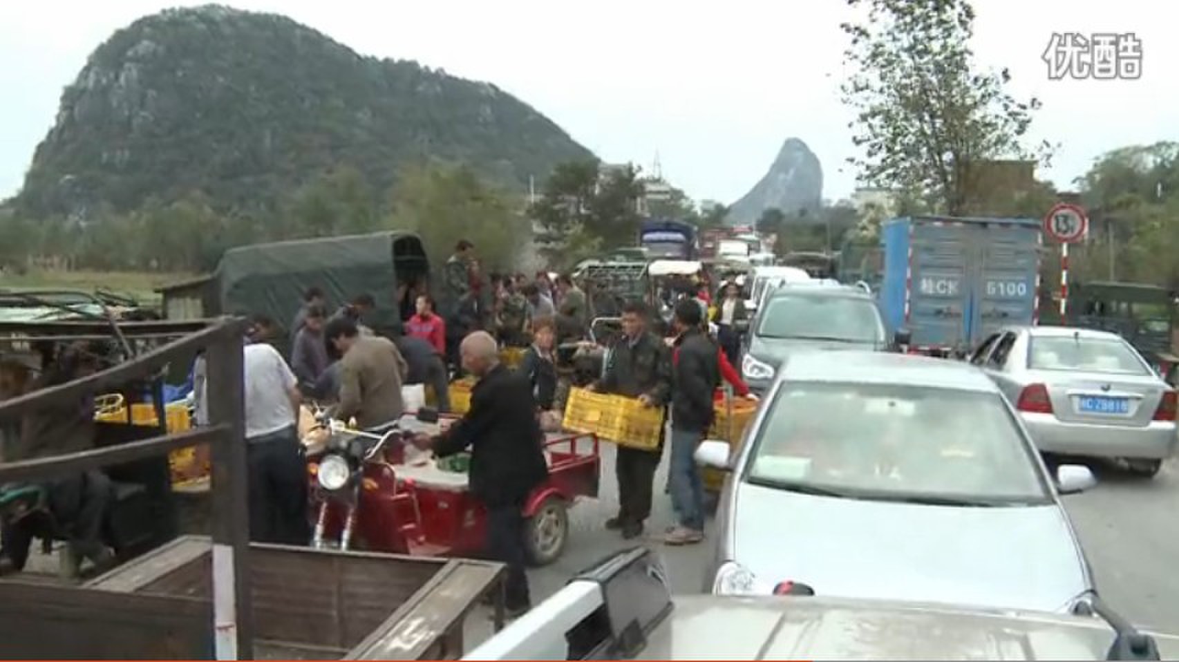 【视频实拍】恭城加会乡柿饼圩日：这样才叫车水马龙226 / 作者:北辰 / 帖子ID:97578