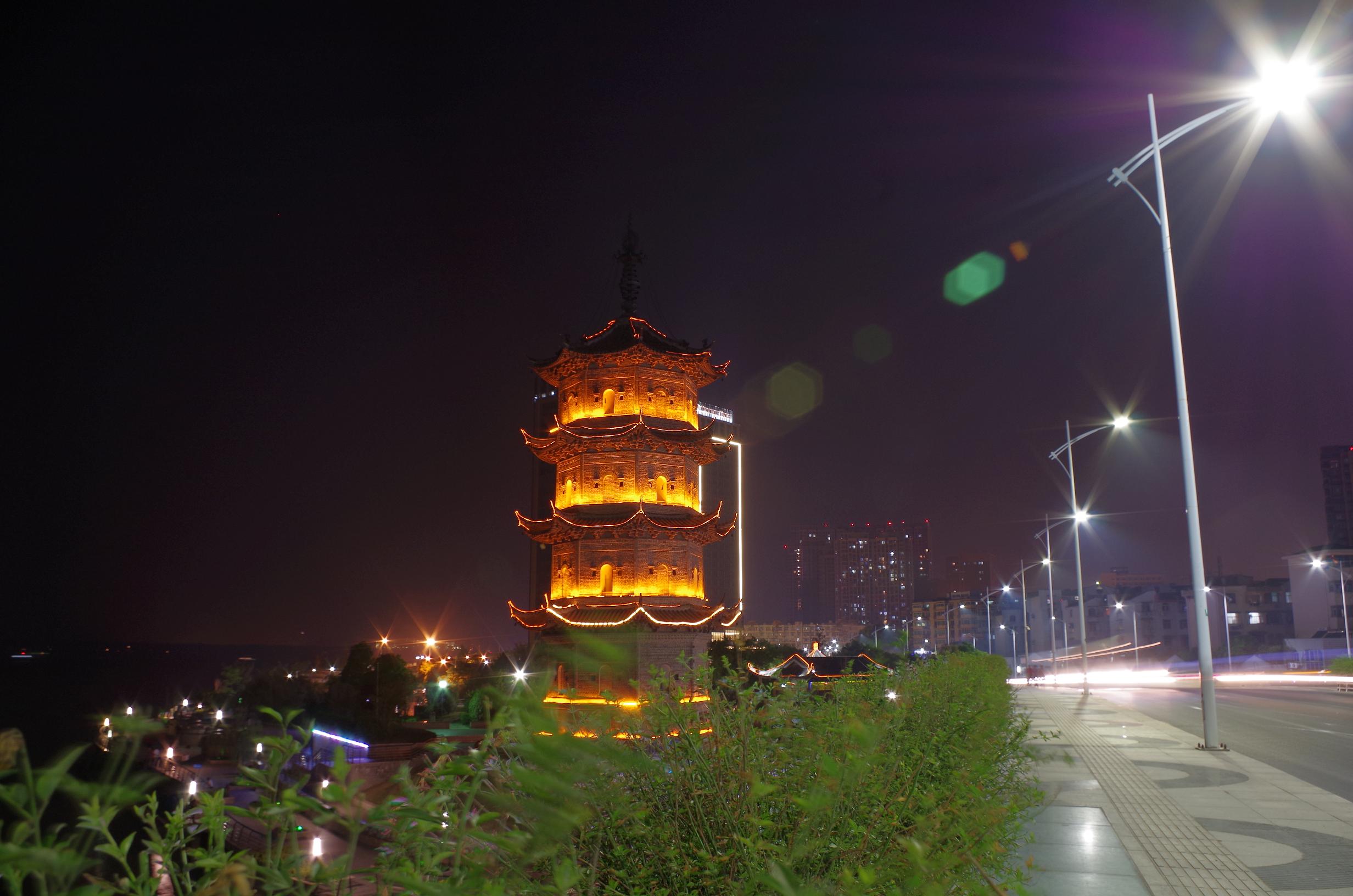 芜湖夜景568 / 作者:木鱼爱情 / 帖子ID:98780