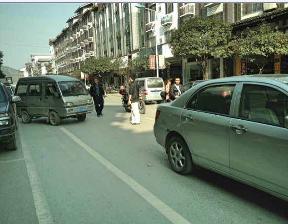 恭城在红录灯处发生小车碰触事故602 / 作者:水墨茶江 / 帖子ID:98879